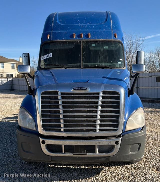 Image of Freightliner Cascadia equipment image 1