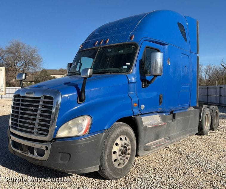 2016 Freightliner Cascadia Equipment Image0