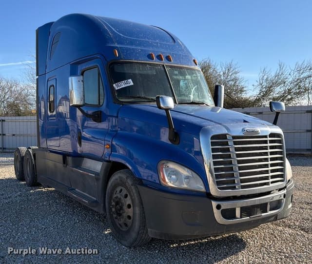 Image of Freightliner Cascadia equipment image 2