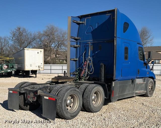 Image of Freightliner Cascadia equipment image 4