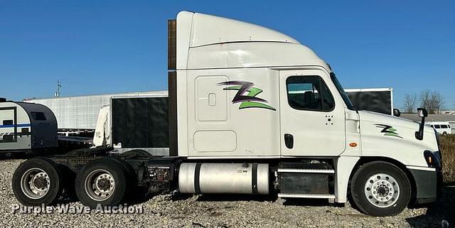 Image of Freightliner Cascadia equipment image 4