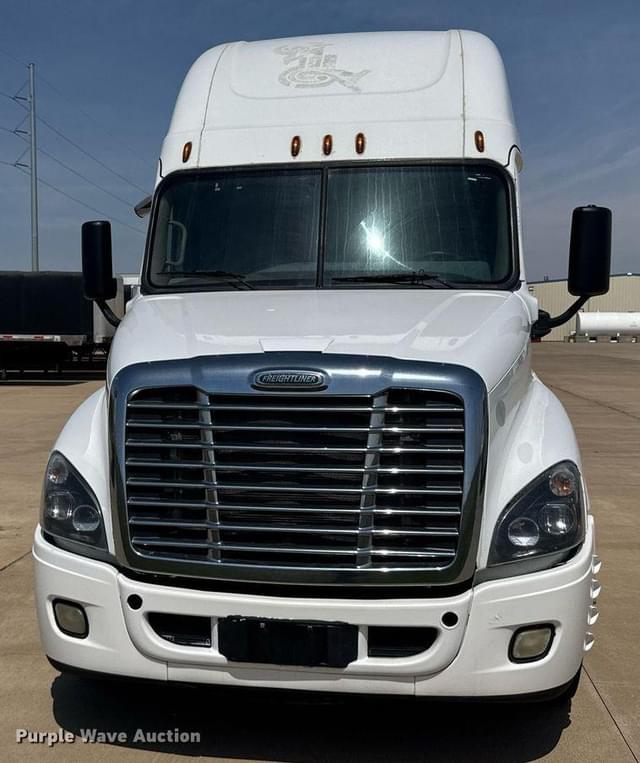 Image of Freightliner Cascadia equipment image 1