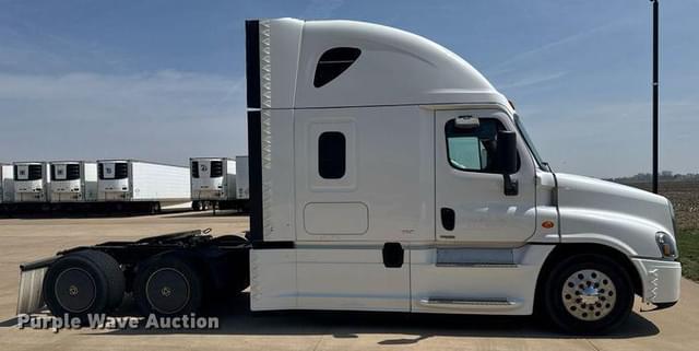 Image of Freightliner Cascadia equipment image 3