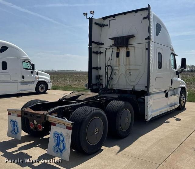Image of Freightliner Cascadia equipment image 4