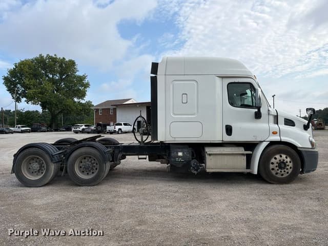 Image of Freightliner Cascadia equipment image 3