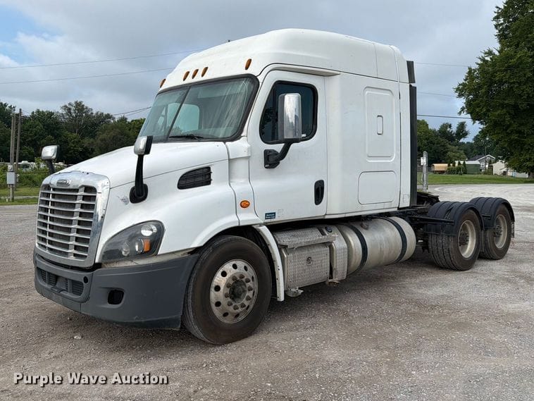 2016 Freightliner Cascadia Equipment Image0
