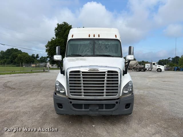 Image of Freightliner Cascadia equipment image 1