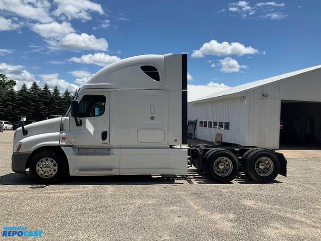 Image of Freightliner Cascadia equipment image 1