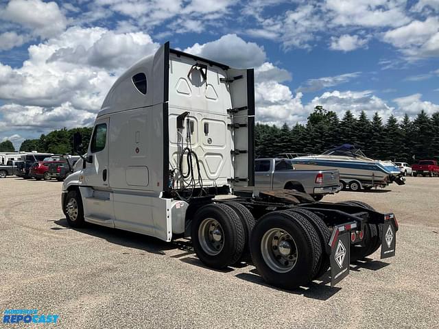 Image of Freightliner Cascadia equipment image 2