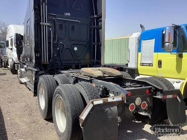 Image of Freightliner Cascadia equipment image 2
