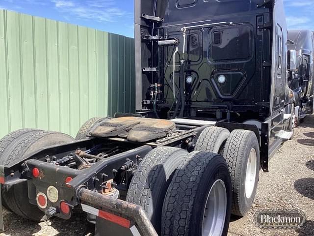 Image of Freightliner Cascadia equipment image 2