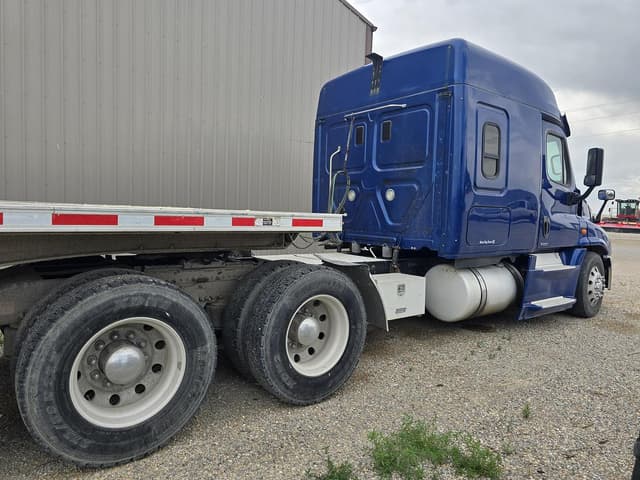 Image of Freightliner Cascadia equipment image 1