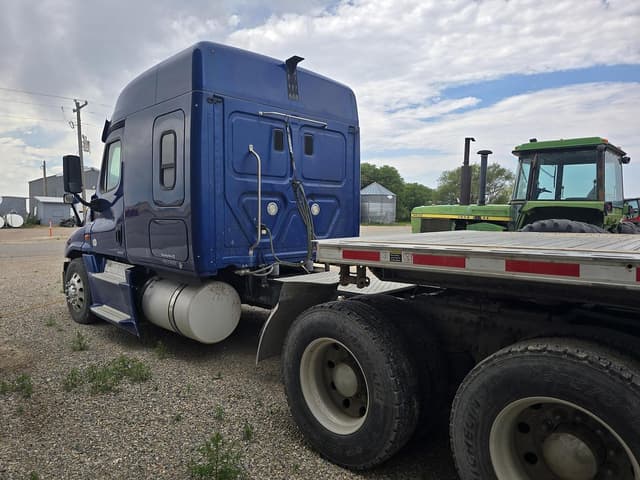 Image of Freightliner Cascadia equipment image 2
