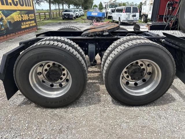 Image of Freightliner Cascadia equipment image 4