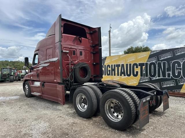 Image of Freightliner Cascadia equipment image 1