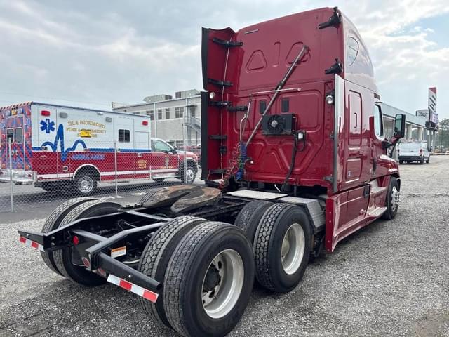 Image of Freightliner Cascadia equipment image 2