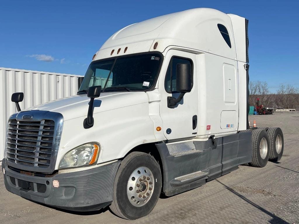 2016 Freightliner Cascadia Equipment Image0