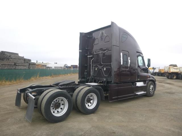 Image of Freightliner Cascadia equipment image 2