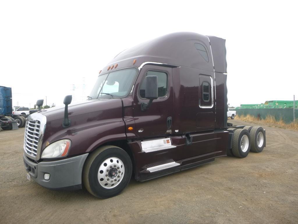 2016 Freightliner Cascadia Equipment Image0