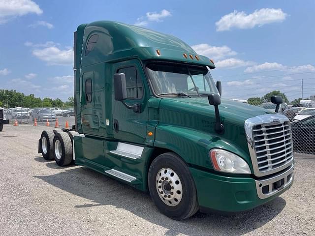 Image of Freightliner Cascadia equipment image 3