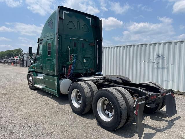 Image of Freightliner Cascadia equipment image 1