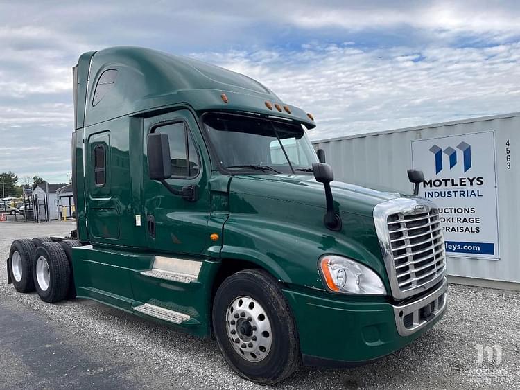 2016 Freightliner Cascadia Equipment Image0