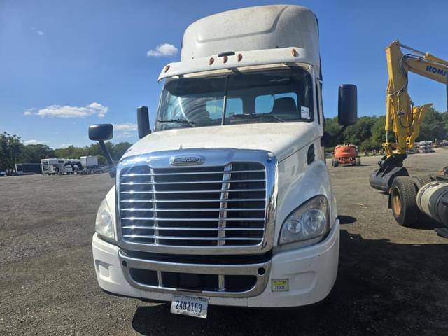 Image of Freightliner Cascadia equipment image 1