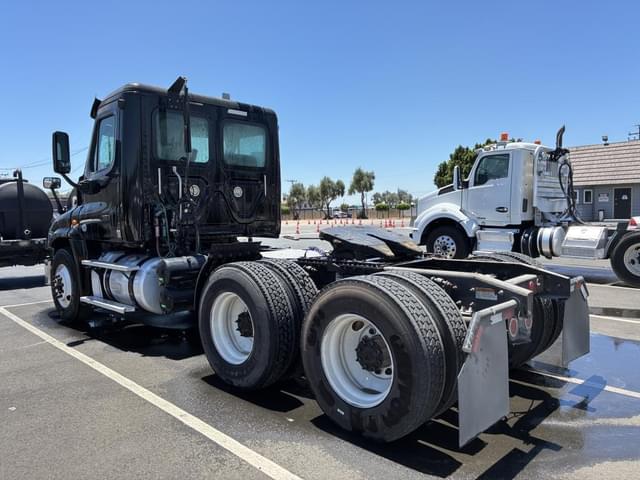 Image of Freightliner Cascadia equipment image 3