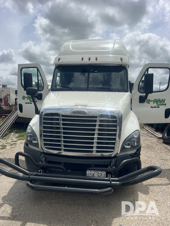 Image of Freightliner Cascadia equipment image 2