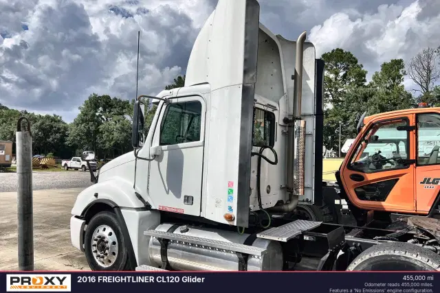 Image of Freightliner CL120 equipment image 3