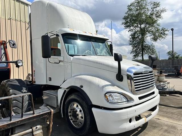 Image of Freightliner CL120 equipment image 2