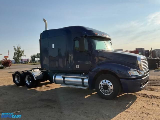 Image of Freightliner Columbia equipment image 1