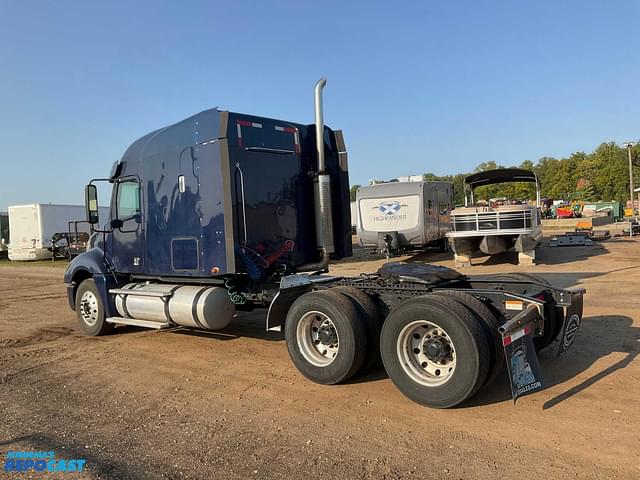 Image of Freightliner Columbia equipment image 3