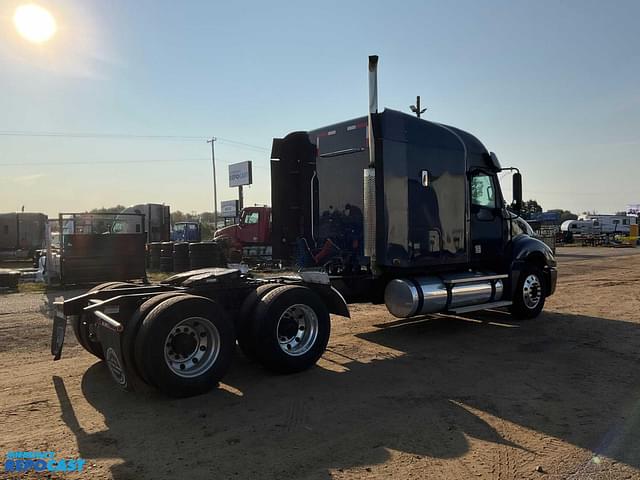 Image of Freightliner Columbia equipment image 2