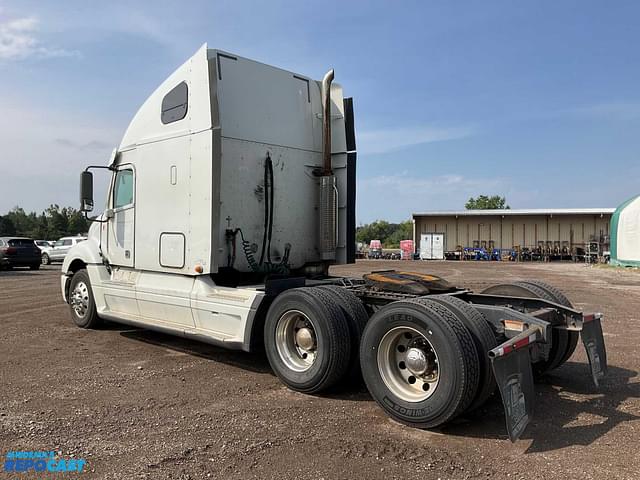 Image of Freightliner Columbia equipment image 2