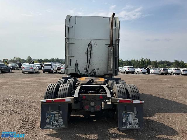 Image of Freightliner Columbia equipment image 3