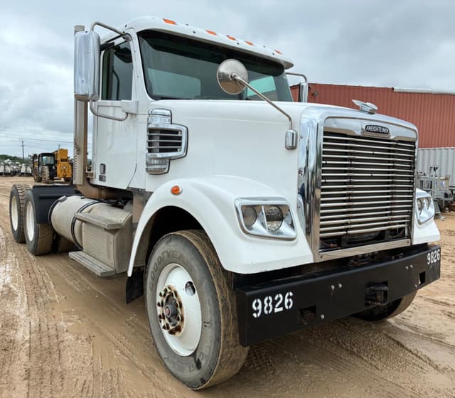 Image of Freightliner Coronado 122 equipment image 4