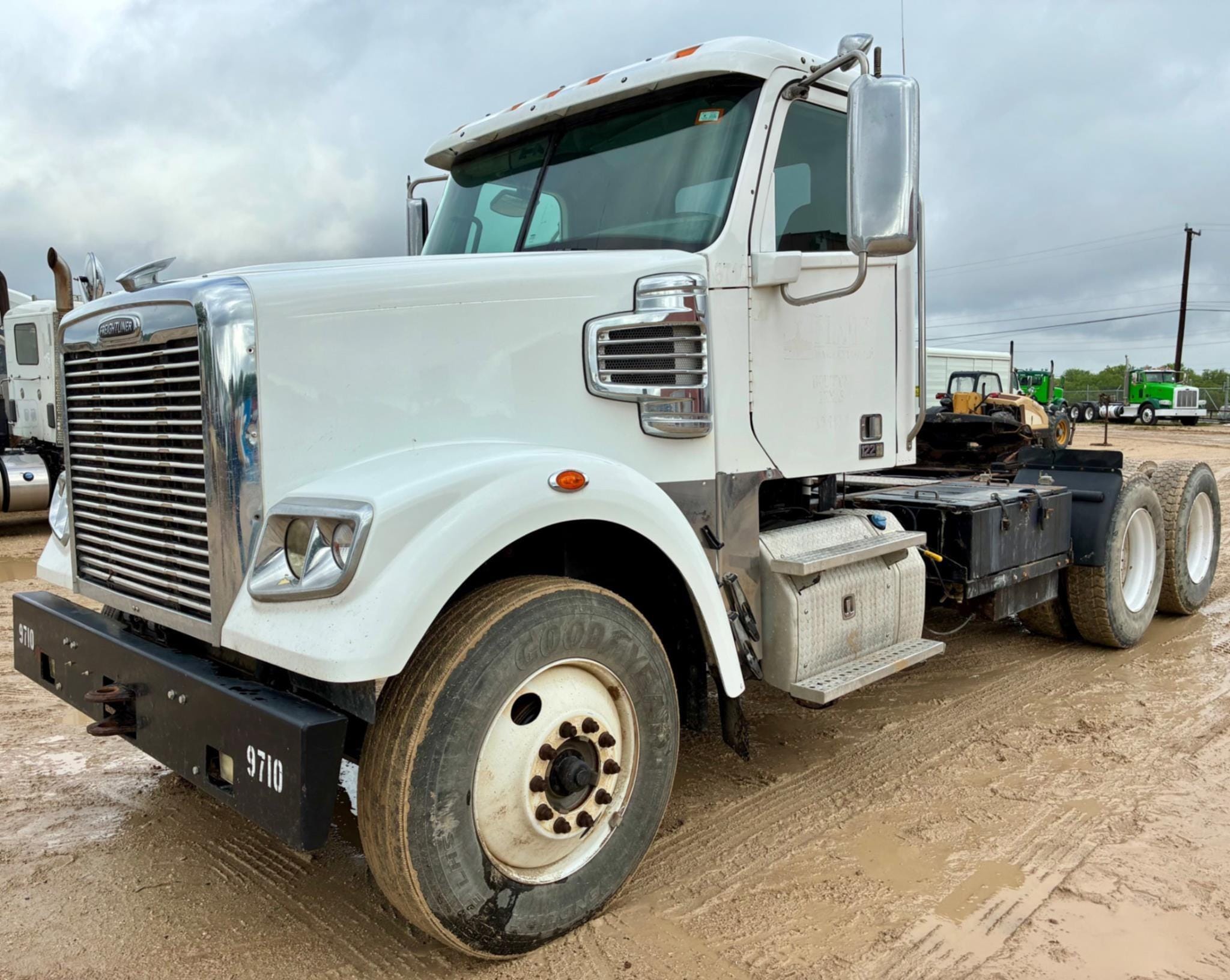 2016 Freightliner Coronado 122 Equipment Image0
