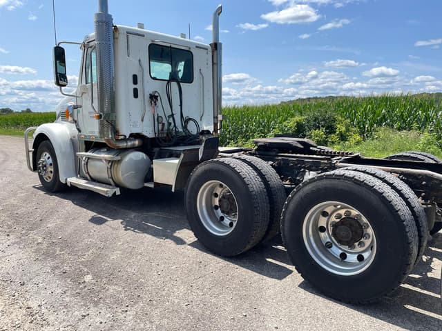 Image of Freightliner Coronado 132 equipment image 2