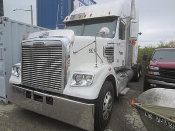 Main image Freightliner SD122