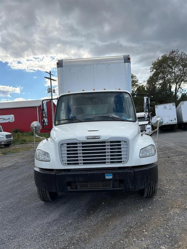 Image of Freightliner M2 106 equipment image 1