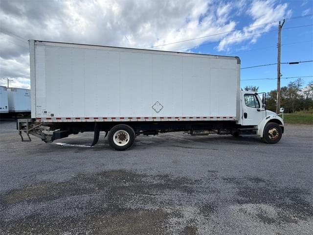 Image of Freightliner M2 106 equipment image 3