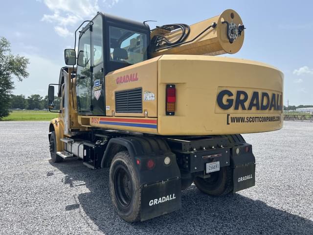 Image of Freightliner M2106 equipment image 2