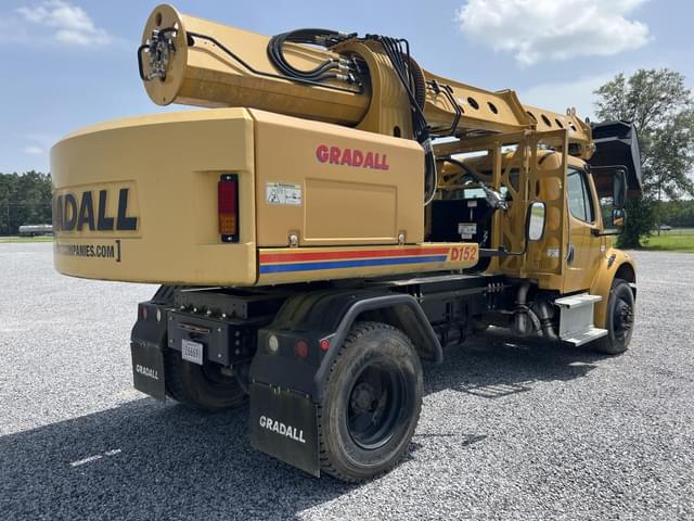 Image of Freightliner M2106 equipment image 4