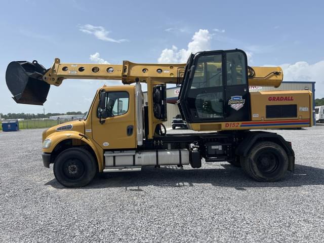 Image of Freightliner M2106 equipment image 1