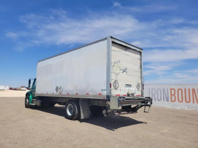 Image of Freightliner M2 106 equipment image 2