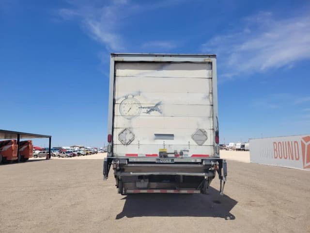 Image of Freightliner M2 106 equipment image 3