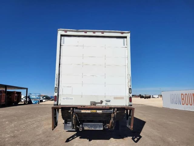 Image of Freightliner M2 106 equipment image 3