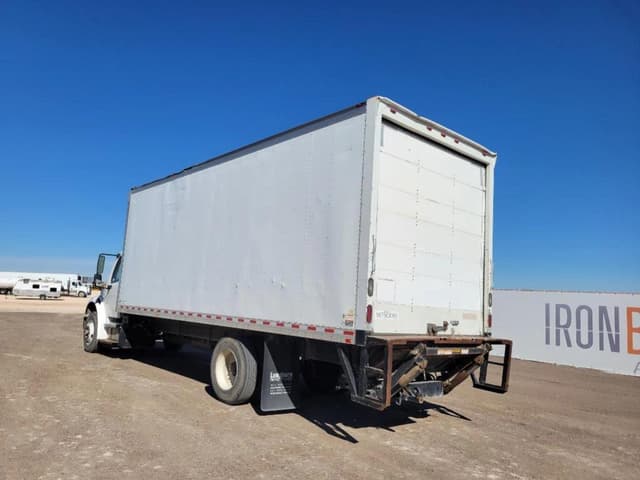 Image of Freightliner M2 106 equipment image 2