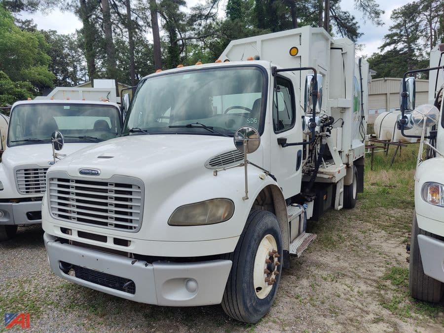Image of Freightliner M2 106 Primary image
